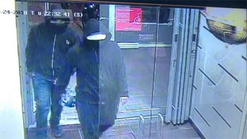 Dos hombres detonan una bomba en un restaurante de Canadá
